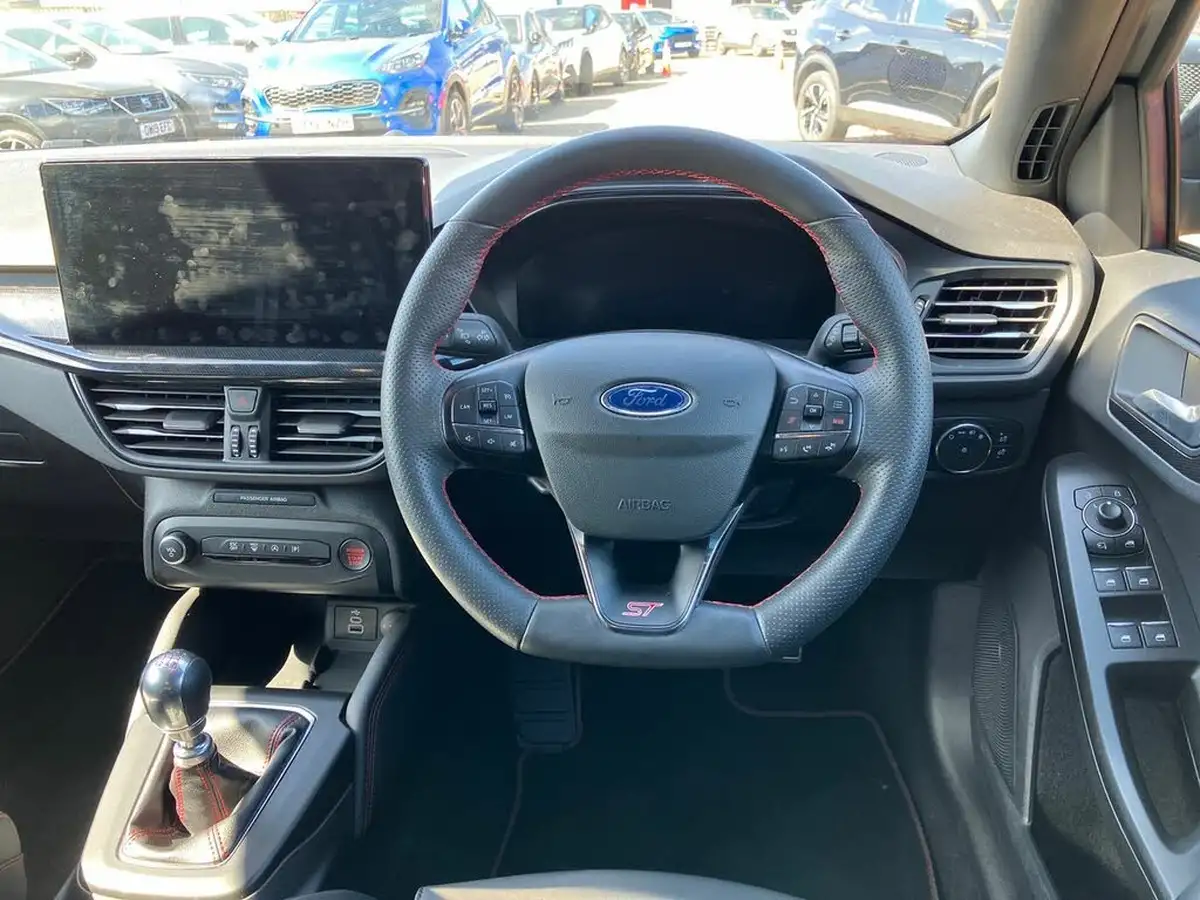 2023-ford-focus-23t-st-hatchback-big-14