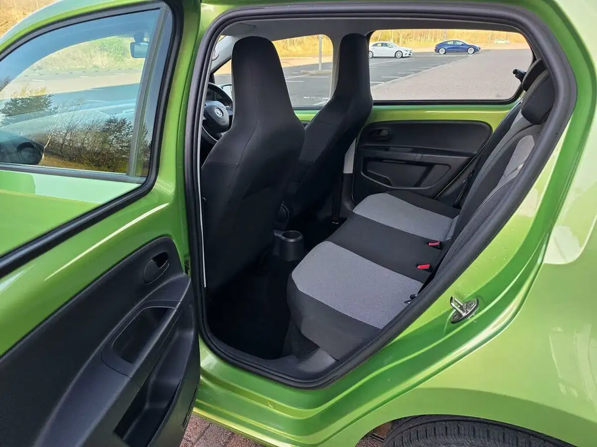2015-skoda-citigo-10-se-5d-big-25