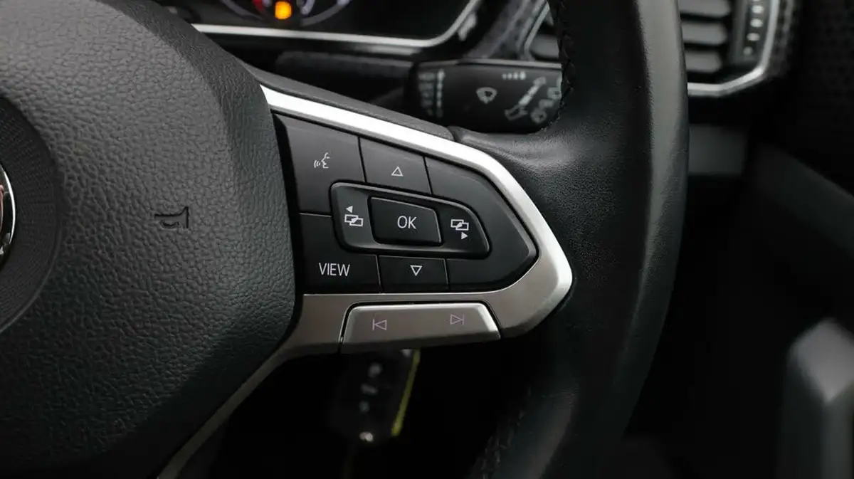 2020-volkswagen-t-cross-10-tsi-sel-115ps-big-24