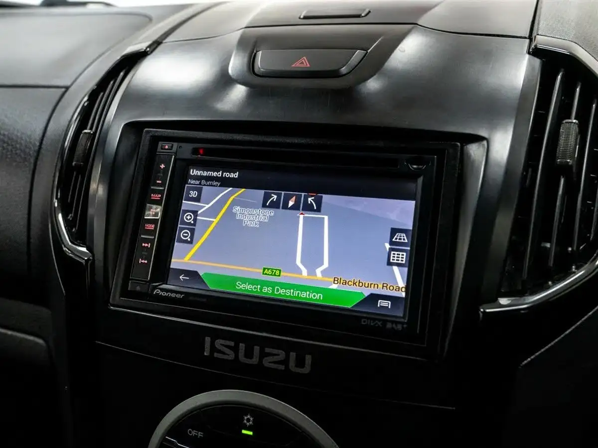 2015-isuzu-d-max-25td-venetian-red-blade-big-39