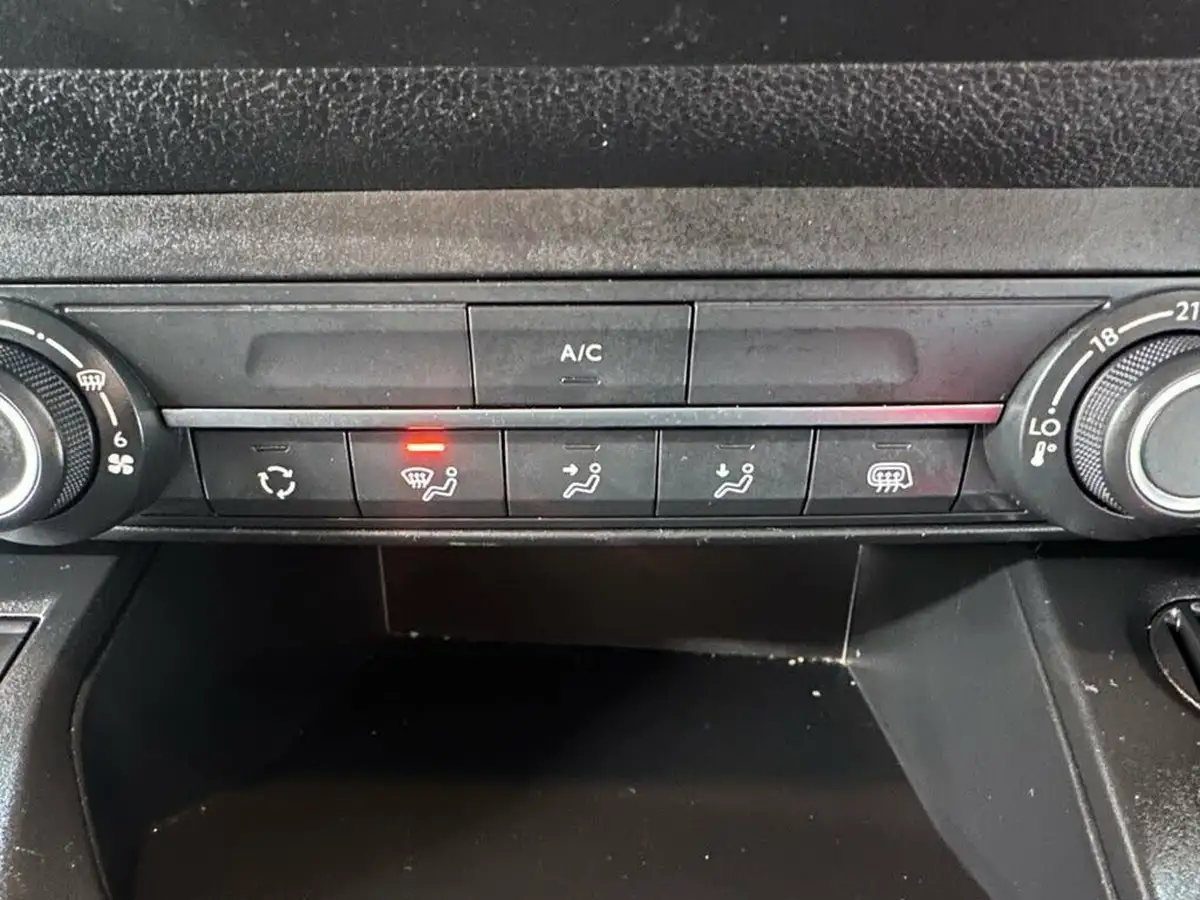 2021-vauxhall-combo-15cdti-sportive-2300-100pseu6dt-l2h1-panel-big-16