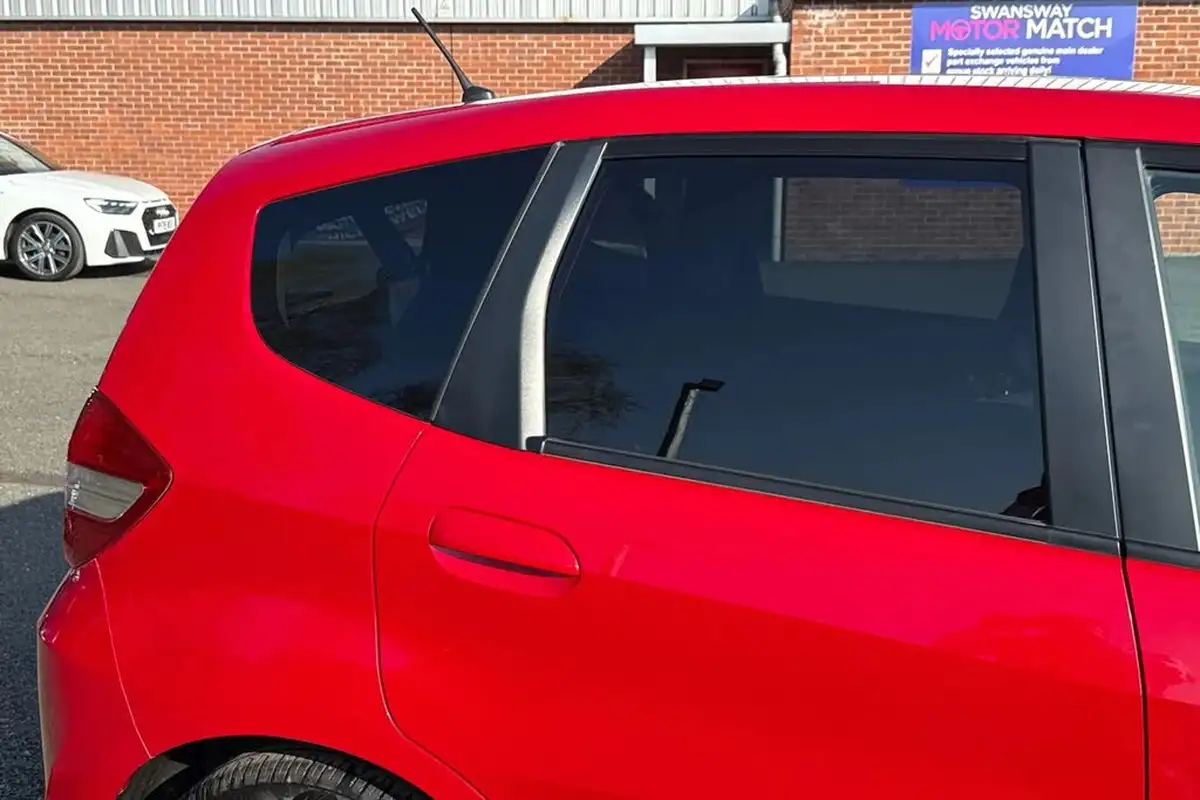 2015-honda-jazz-14-es-plus-big-28