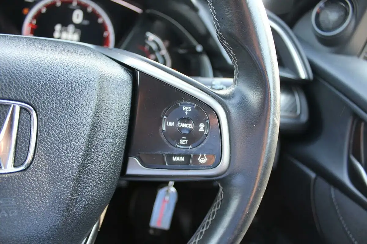 2018-honda-civic-15-vtec-turbo-sport-ss-big-11