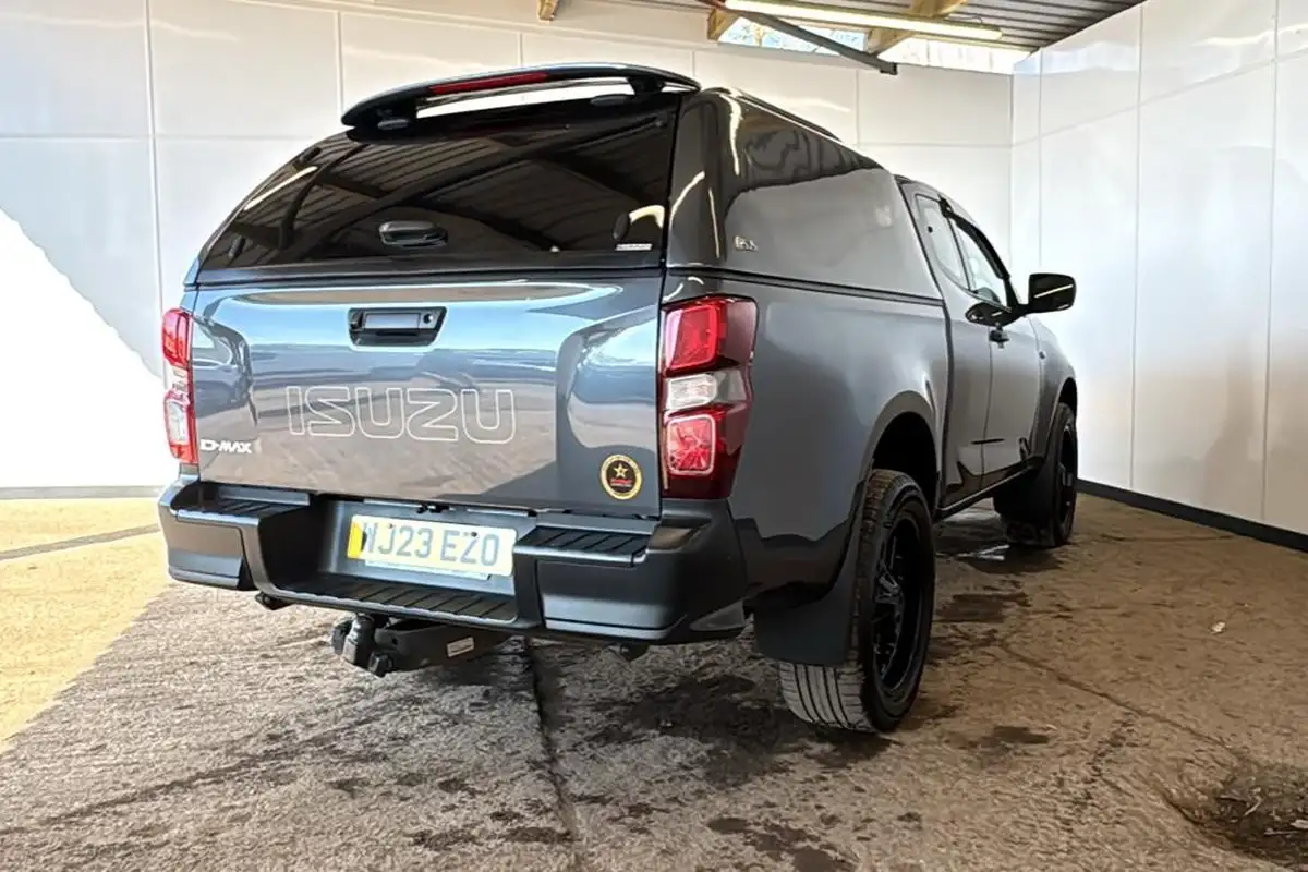 2023-isuzu-d-max-19td-utility-4x4-extended-big-2