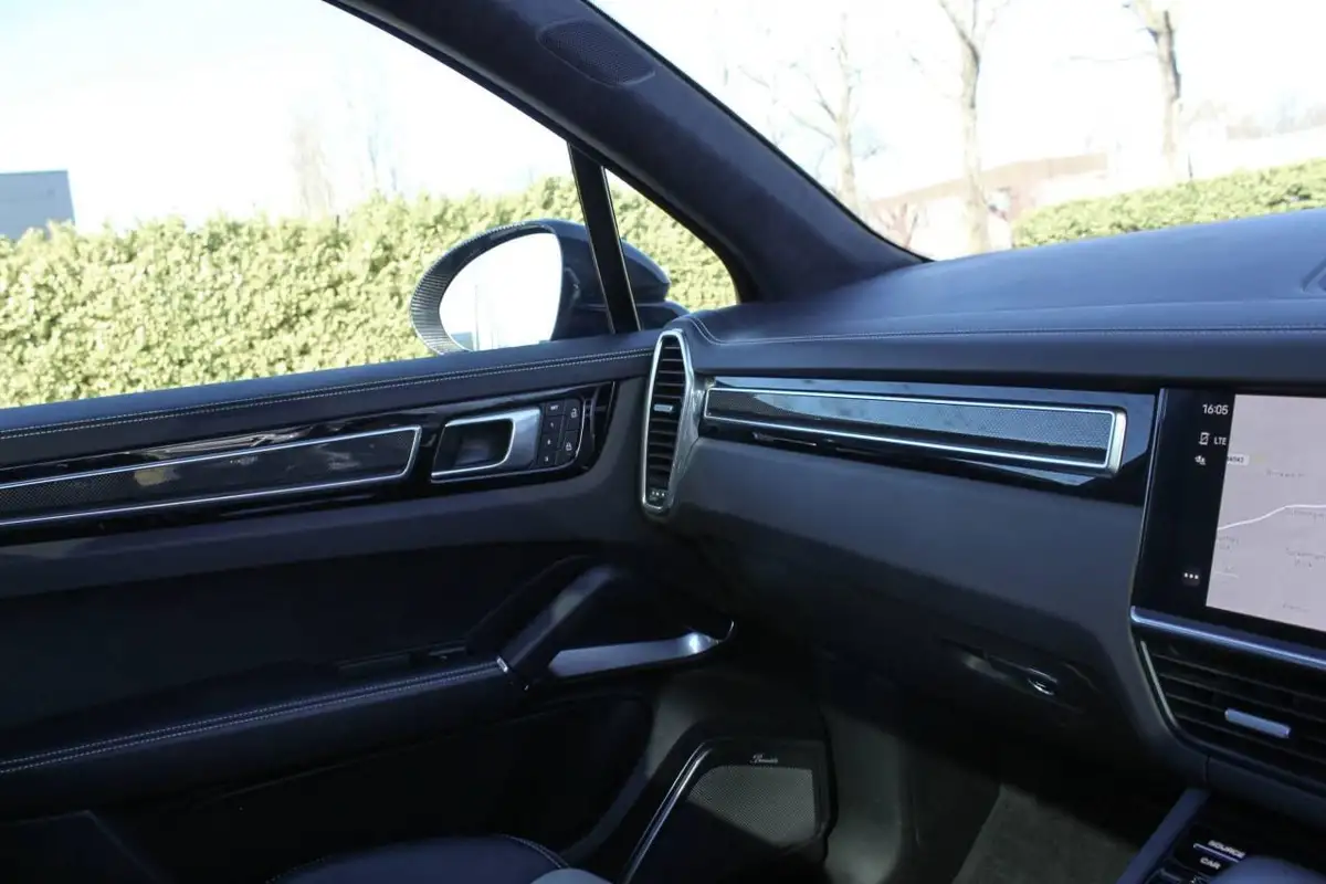 2022-porsche-cayenne-40-v8-turbo-s-e-hybrid-station-wagon-big-33