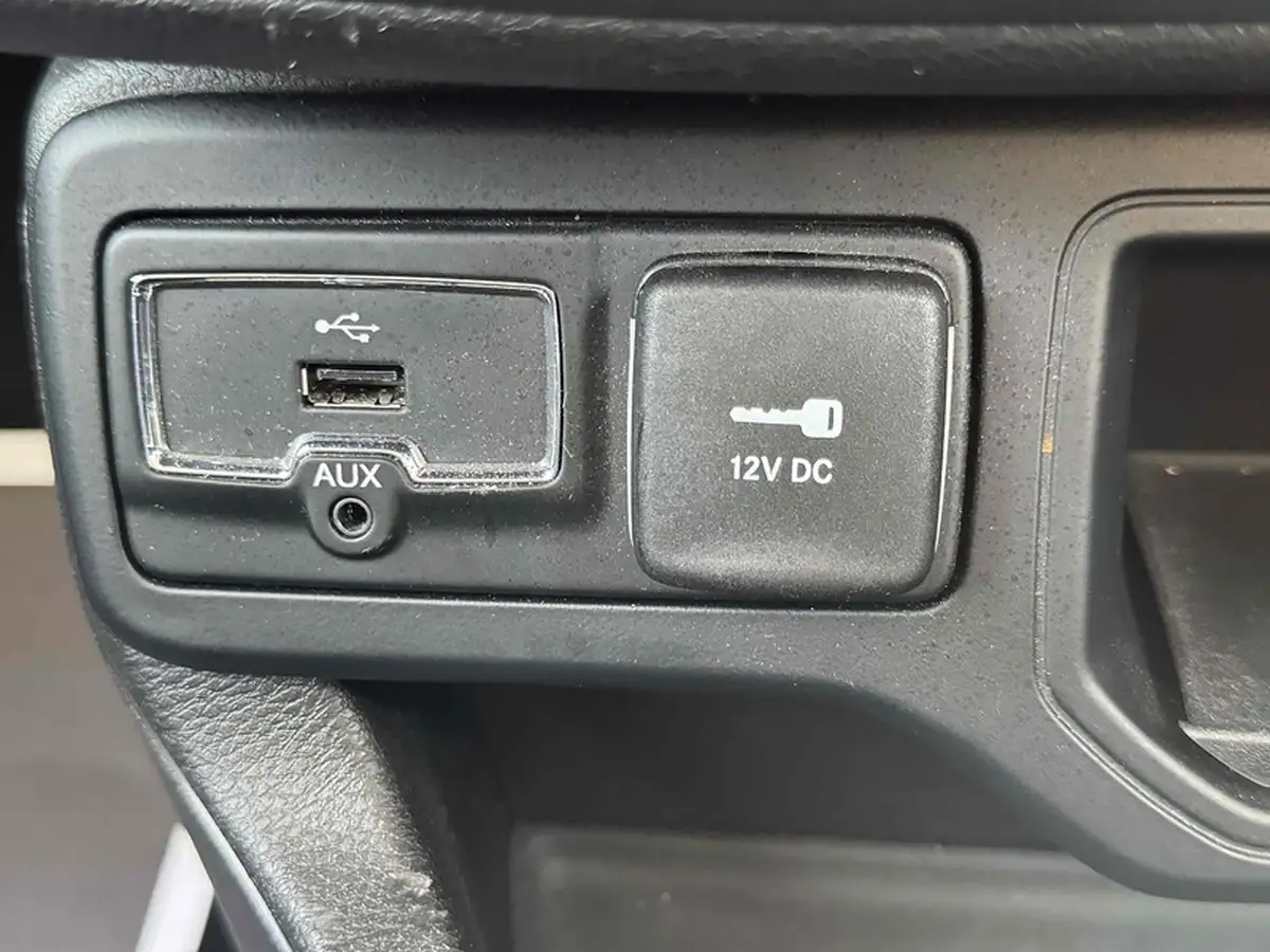 2020-jeep-renegade-10-gse-night-eagle-big-34