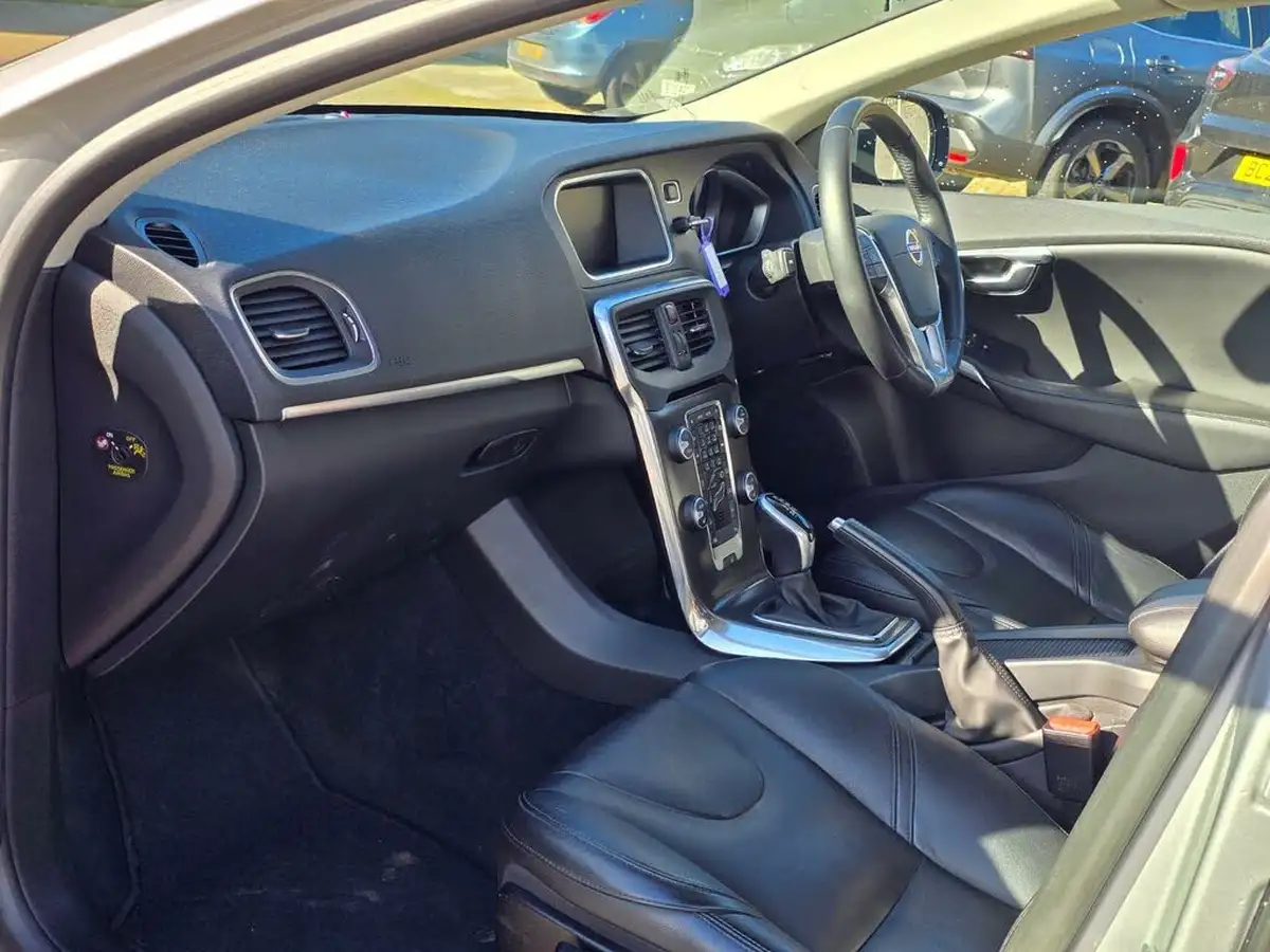 2015-volvo-v40-20td-d4-se-lux-geartronic-big-16