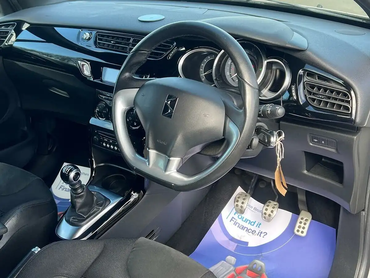 2014-citroen-ds3-16-dsire-plus-155ps-big-13