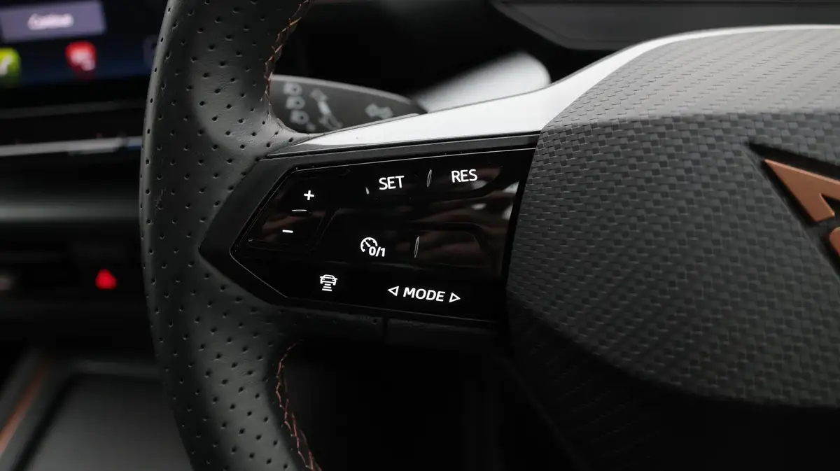 2023-cupra-born-e-v2-204ps-58kwh-big-23