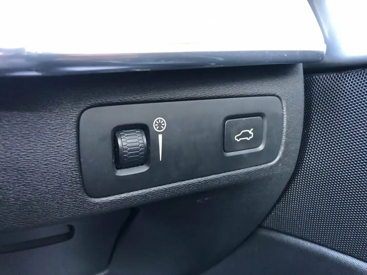 2018-volvo-xc90-20td-d5-momentum-pro-awd-big-37