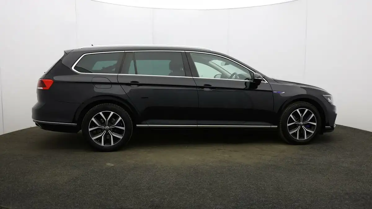 2021-volkswagen-passat-14-tsi-gte-estate-5d-big-45