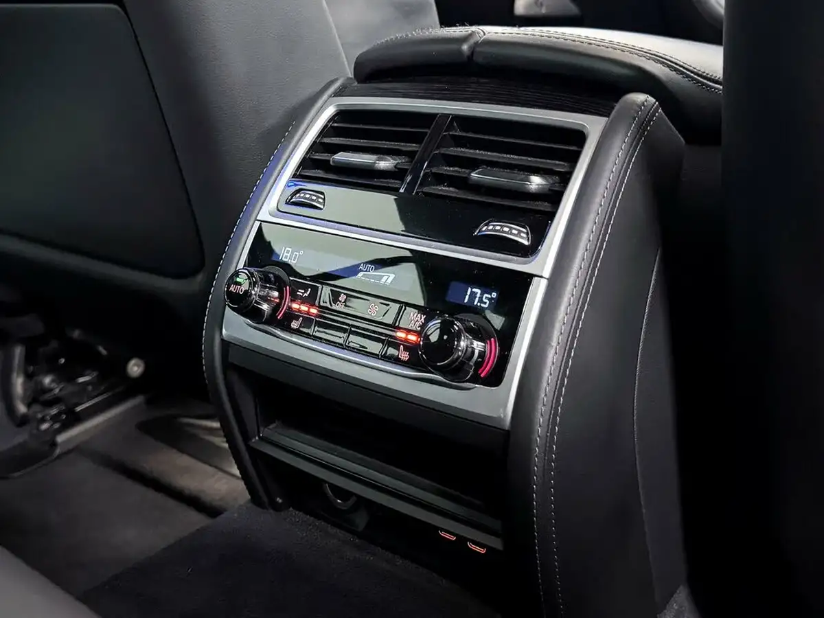 2021-bmw-7-series-30-745e-m-sport-big-33