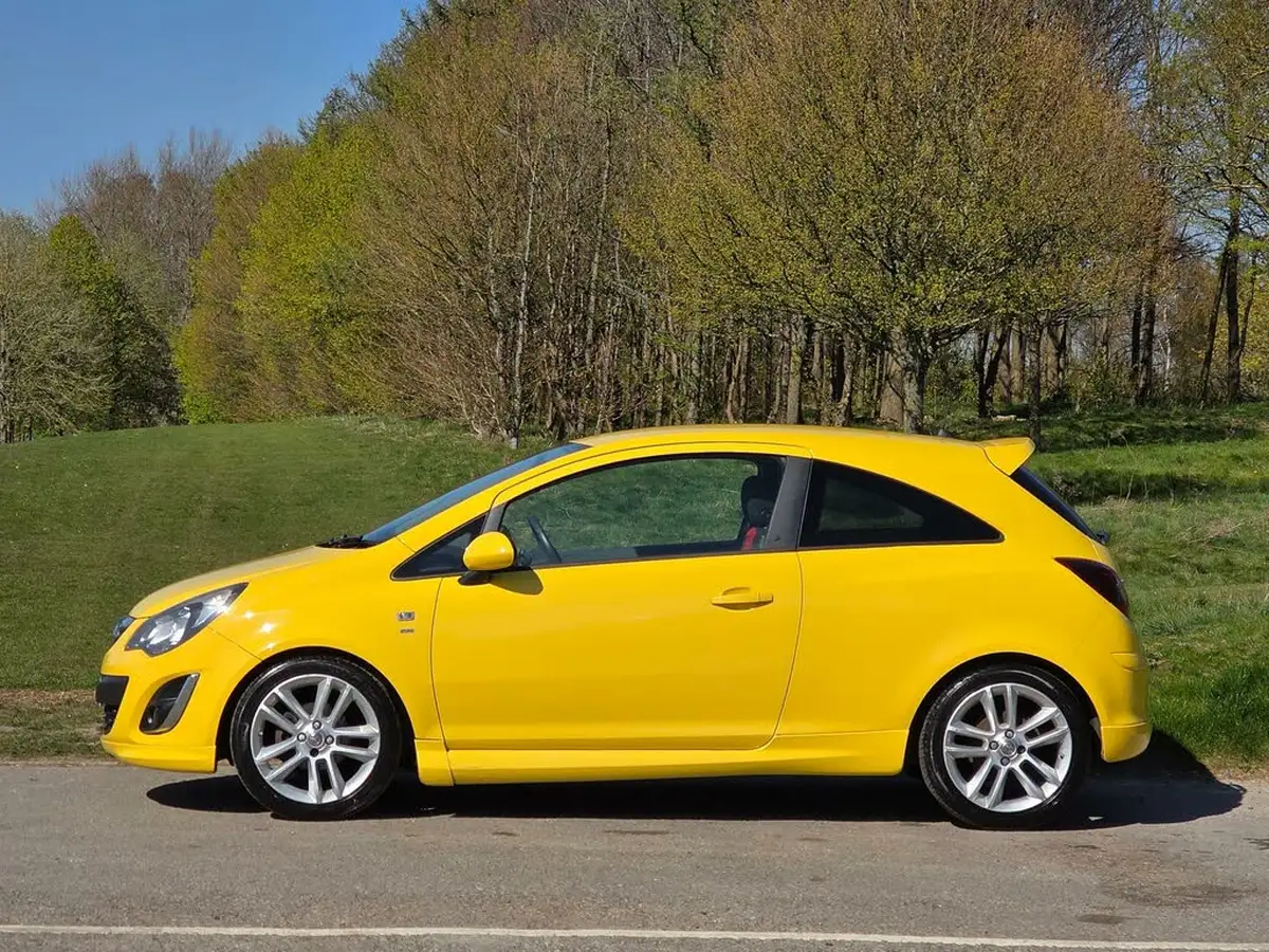 2014-vauxhall-corsa-14-sri-16v-100ps-ac-3d-1398cc-big-3