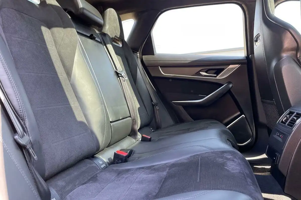 2022-jaguar-f-pace-50-v8-p550-svr-big-21