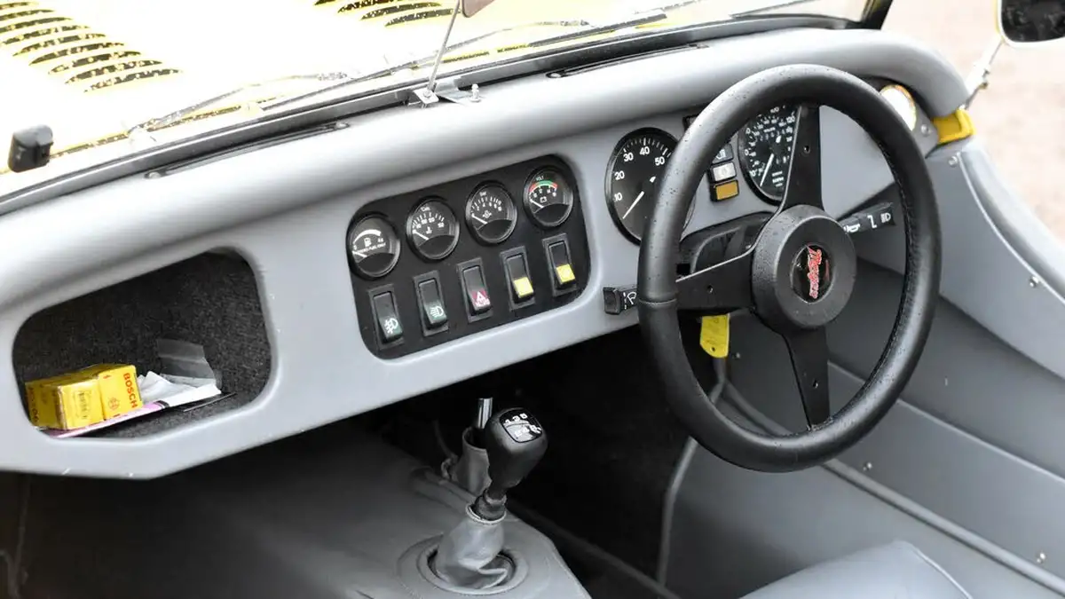 1993-morgan-44-18-2-seat-big-15