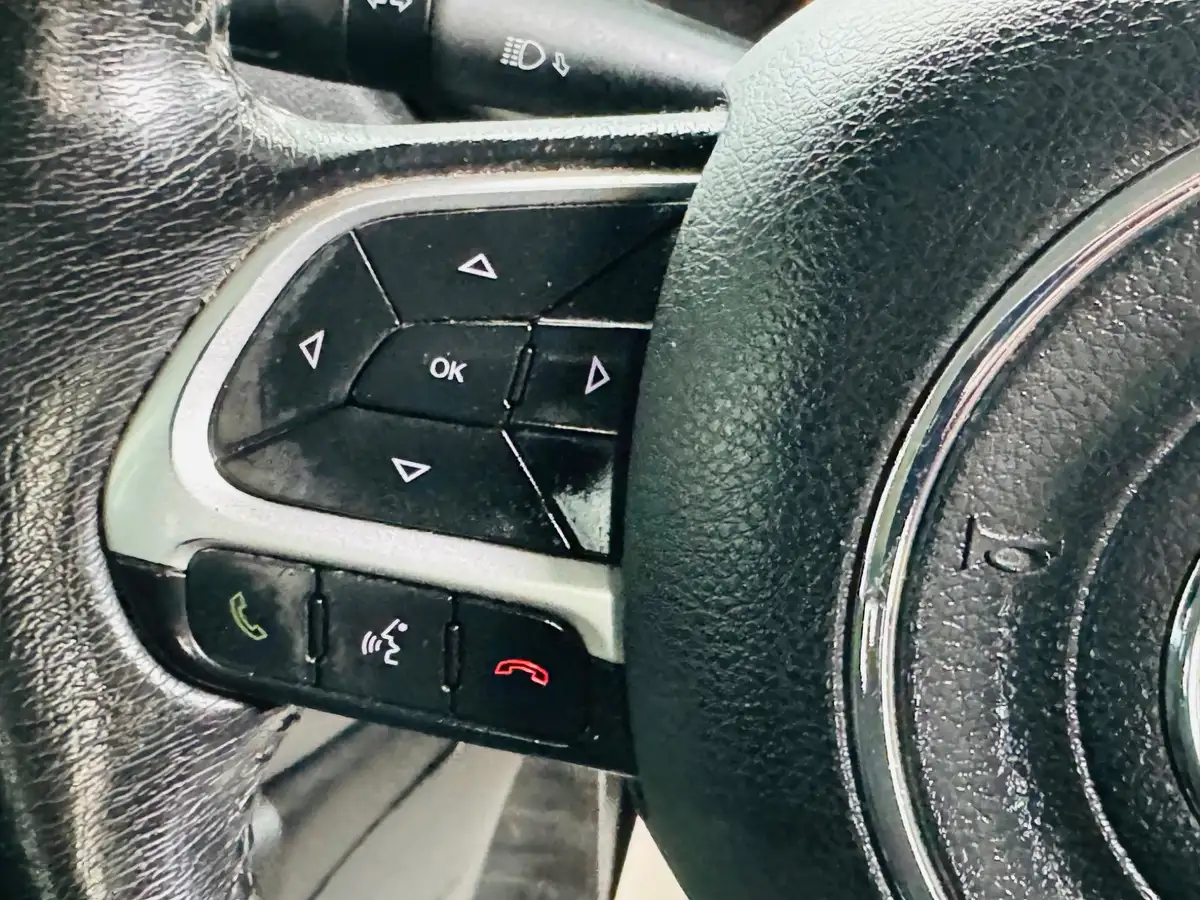 2015-jeep-renegade-14-multiair-ii-longitude-ddct-big-19