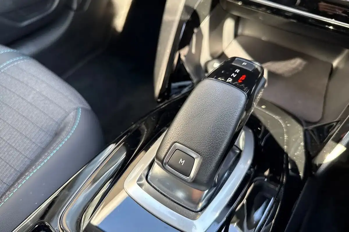 2021-peugeot-208-12-puretech-allure-premium-100bhp-eat8-big-22