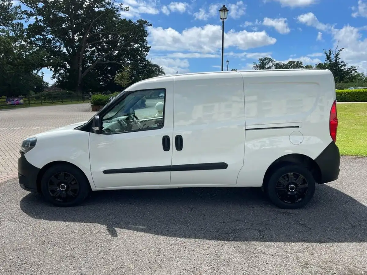 2021-fiat-doblo-cargo-16td-l2h1-maxi-tecnico-105bhpeu6dt-panel-van-big-12