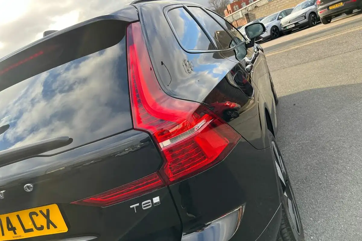 2024-volvo-xc60-20-t8-ultimate-dark-big-19