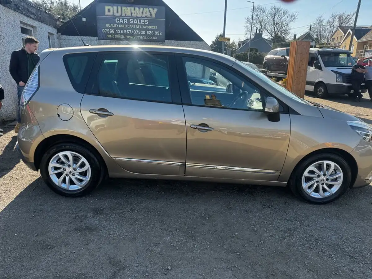 2015-renault-scenic-15dci-dynamique-nav-energy-ss-big-11