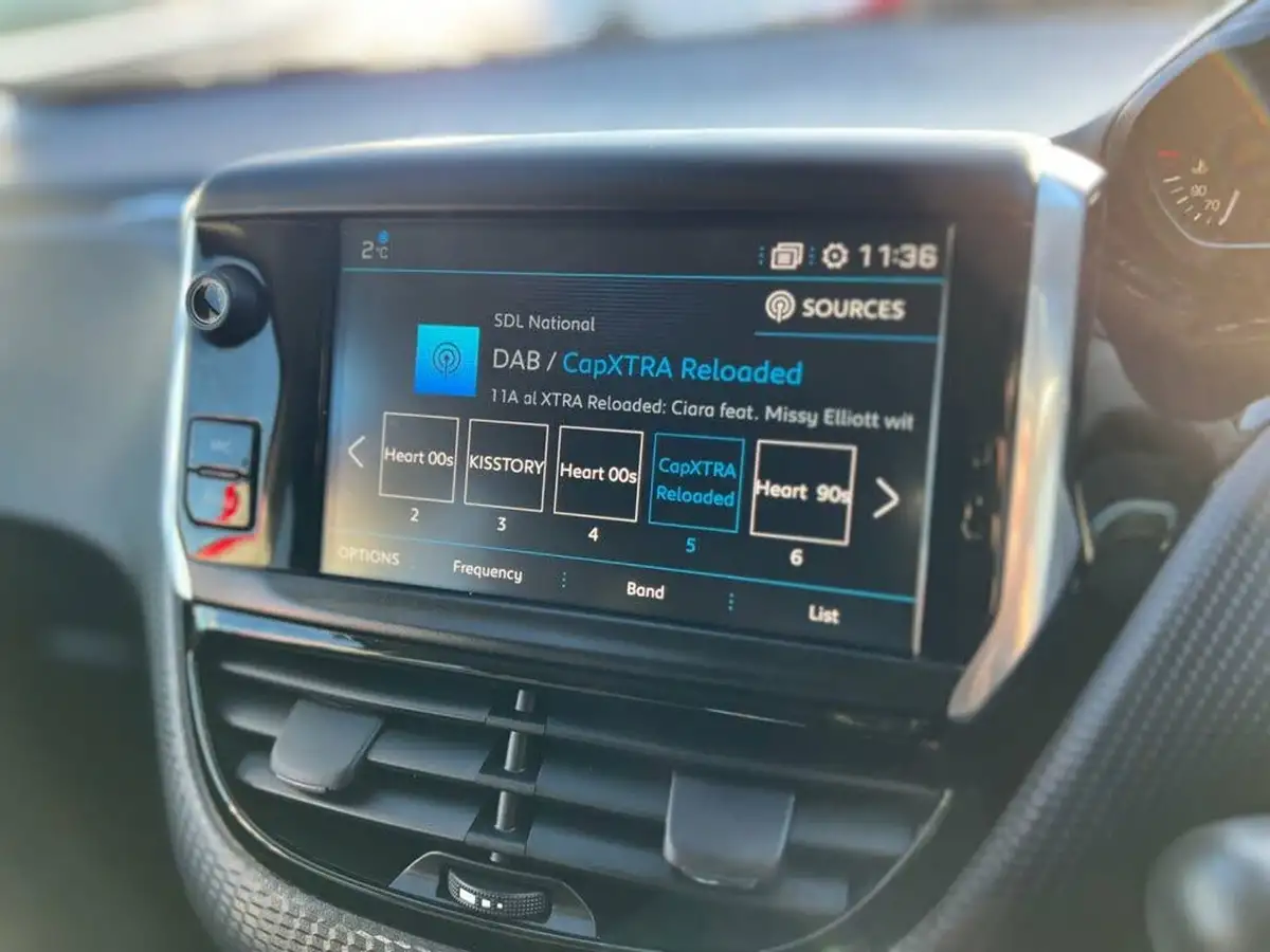 2019-peugeot-208-15-bluehdi-tech-edition-big-23