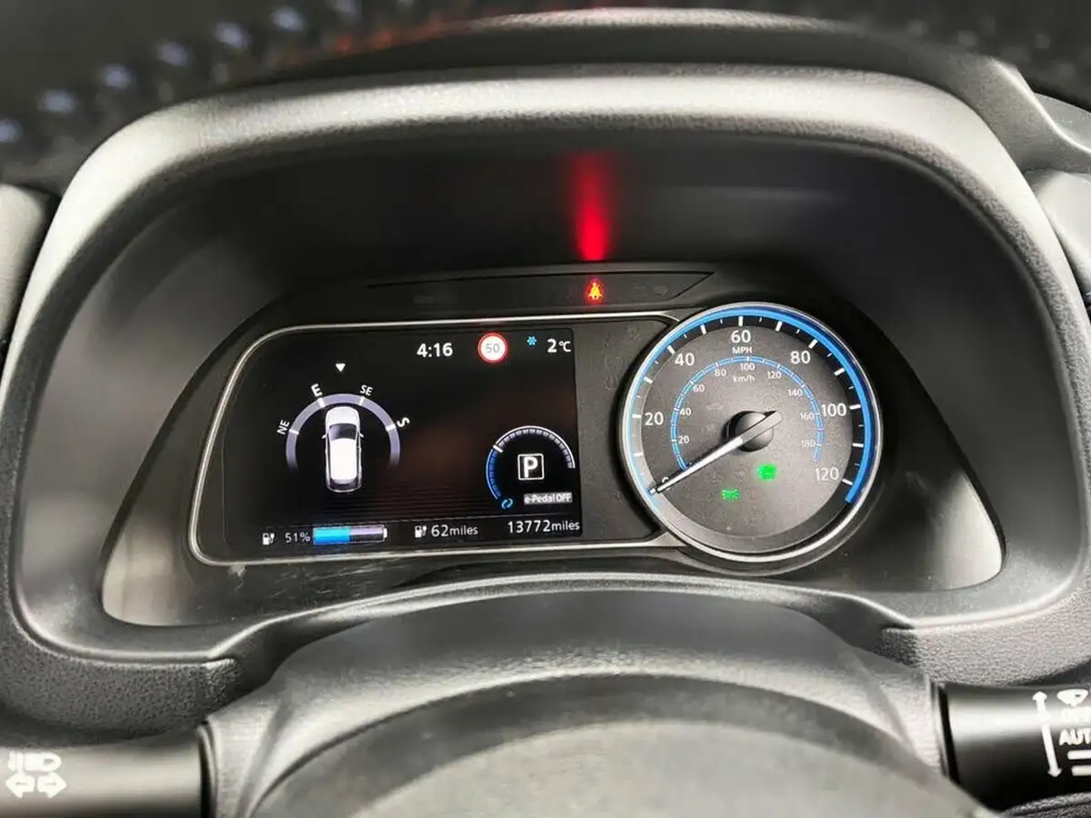 2021-nissan-leaf-e-tekna-big-17