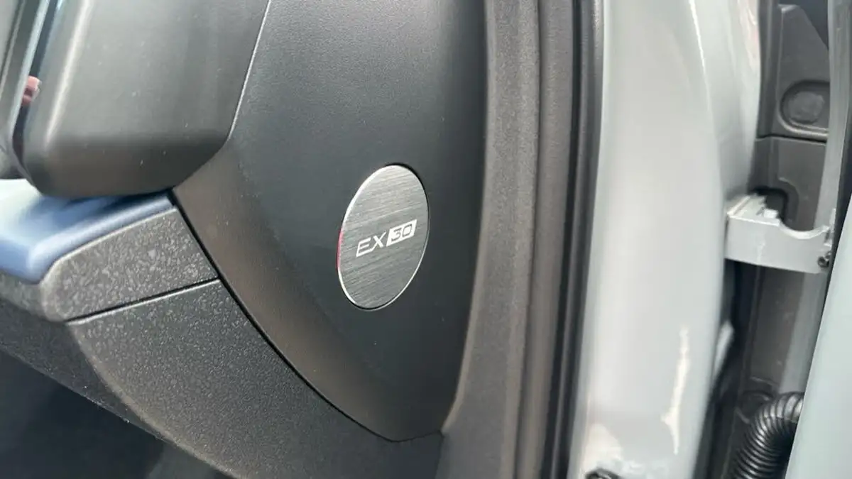 2025-volvo-ex30-e-single-motor-ultra-big-37