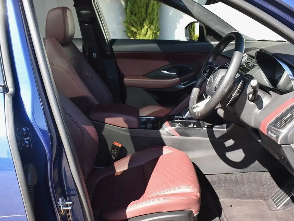 2022-jaguar-e-pace-20-d200-r-dynamic-black-big-15