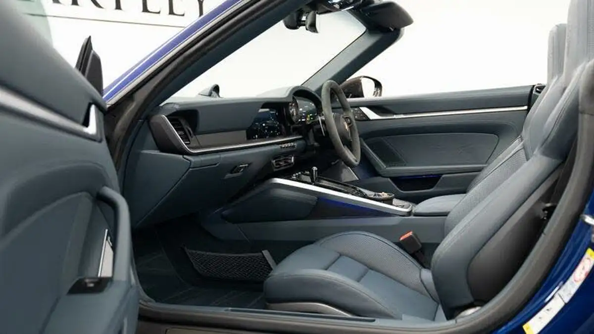 2021-porsche-911-38-turbo-s-cabriolet-big-30