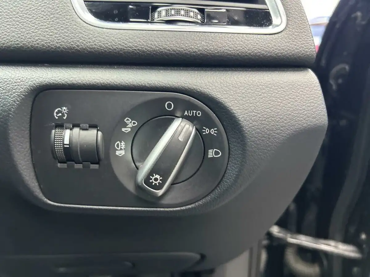 2017-audi-q3-20-tdi-quattro-s-line-edition-184ps-tronic-big-30
