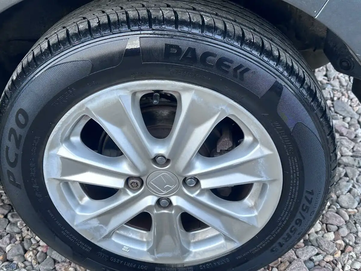 2013-honda-jazz-14-es-cvt-big-26