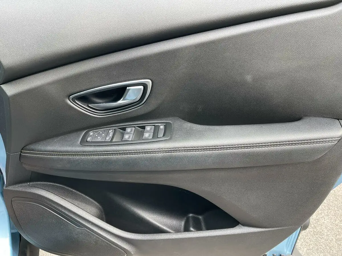 2019-renault-grand-scenic-13-tce-iconic-big-26