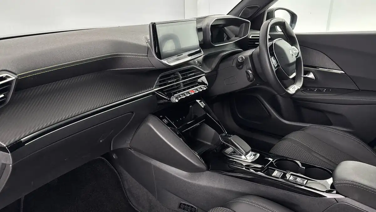 2022-peugeot-2008-suv-e-gt-big-8