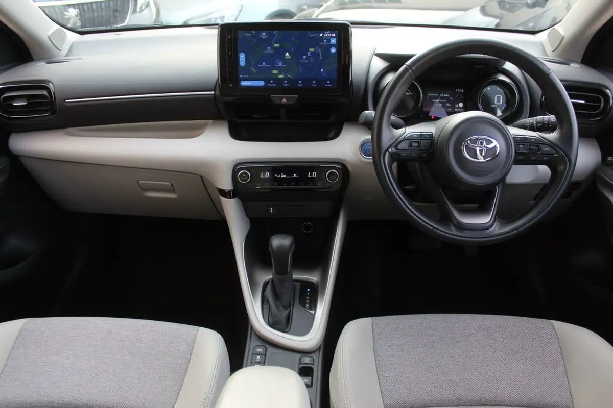 2022-toyota-yaris-cross-15-vvt-i-excel-city-packpan-roof-big-14