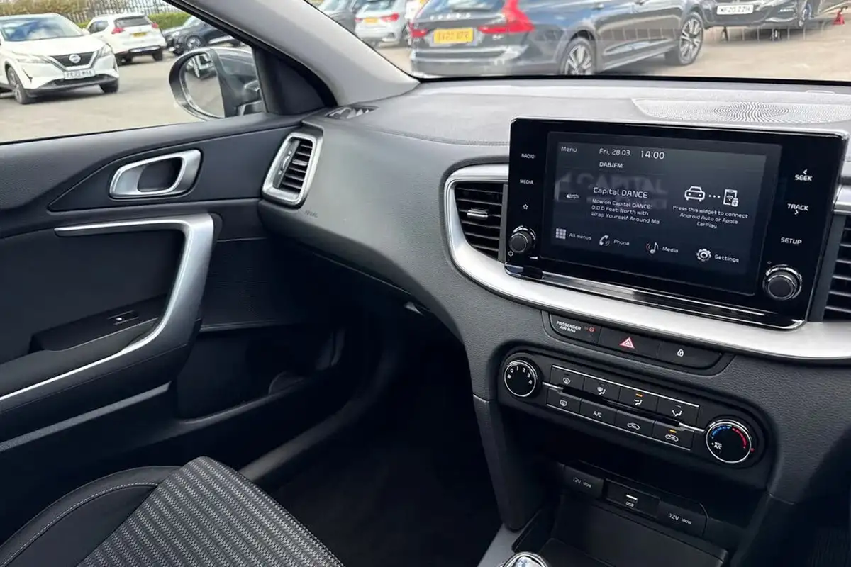 2022-kia-ceed-10-t-gdi-2-sportswagon-big-16