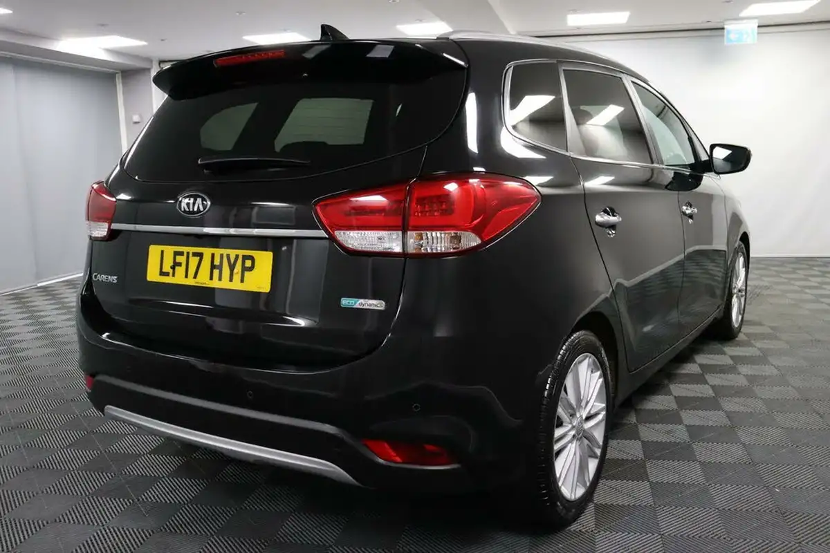 2017-kia-carens-17crdi-4-big-8