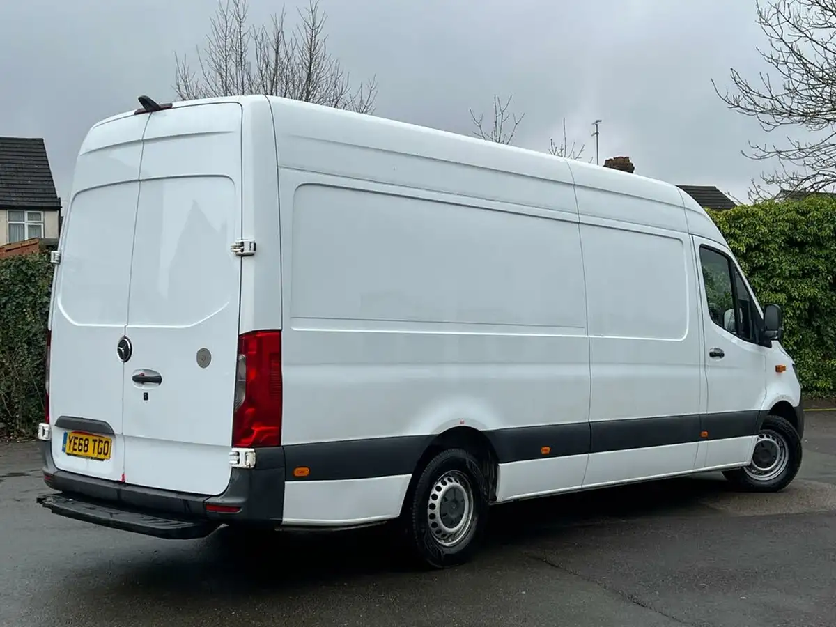 2018-mercedes-benz-sprinter-21cdi-311-l2h1-panel-van-rwd-eco-gear-360-big-31
