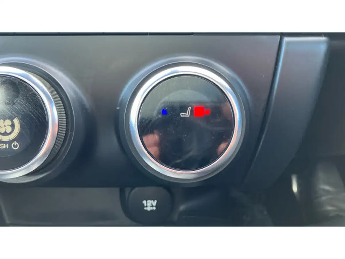 2019-jaguar-e-pace-20-i4d-chequered-flag-180ps-big-21