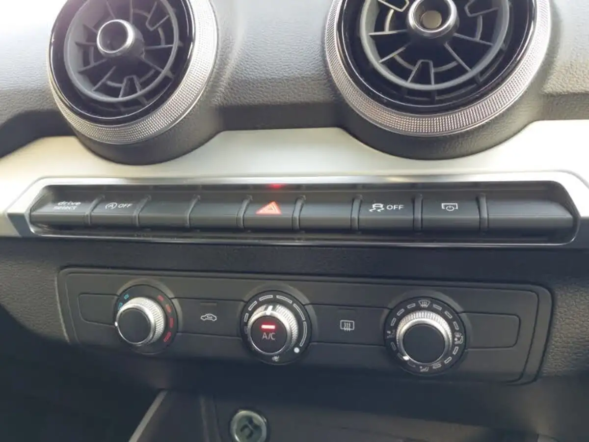 2022-audi-q2-15-35-tfsi-s-line-tronic-big-16