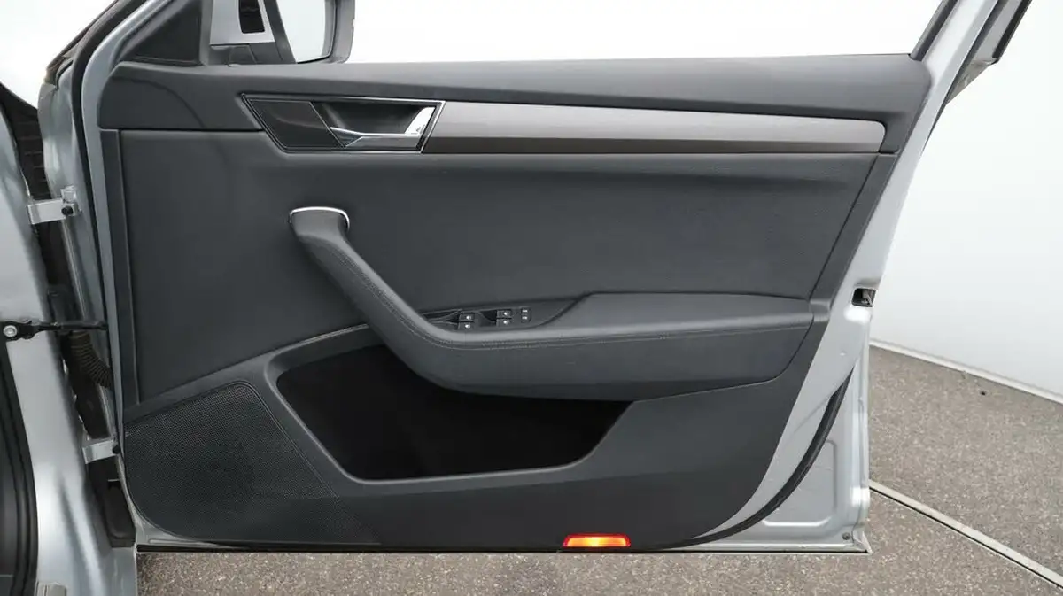 2019-skoda-superb-20-tsi-se-l-estate-big-15