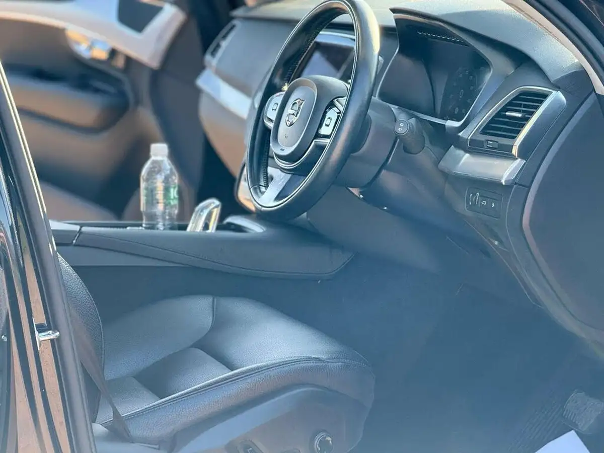 2016-volvo-xc90-20-t8-momentum-big-17