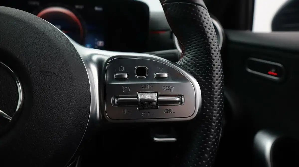 2021-mercedes-benz-a-class-13-a250e-amg-line-executive-hatchback-5d-big-27