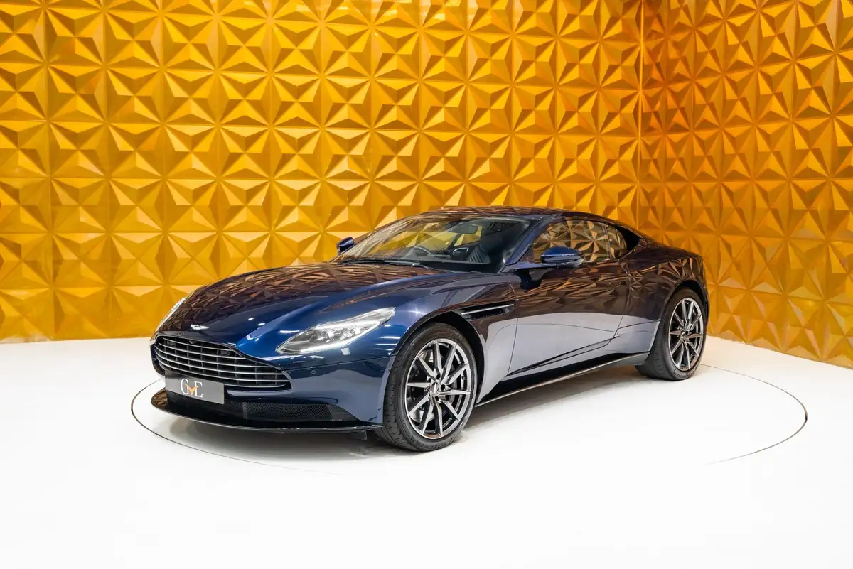 2019-aston-martin-db11-40-v8-big-11