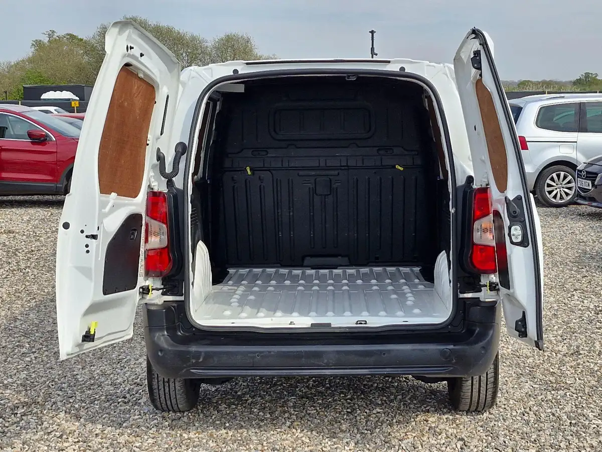 2020-citroen-berlingo-15bluehdi-1000-enterprise-100pseu6dt-e-ss-panel-big-19