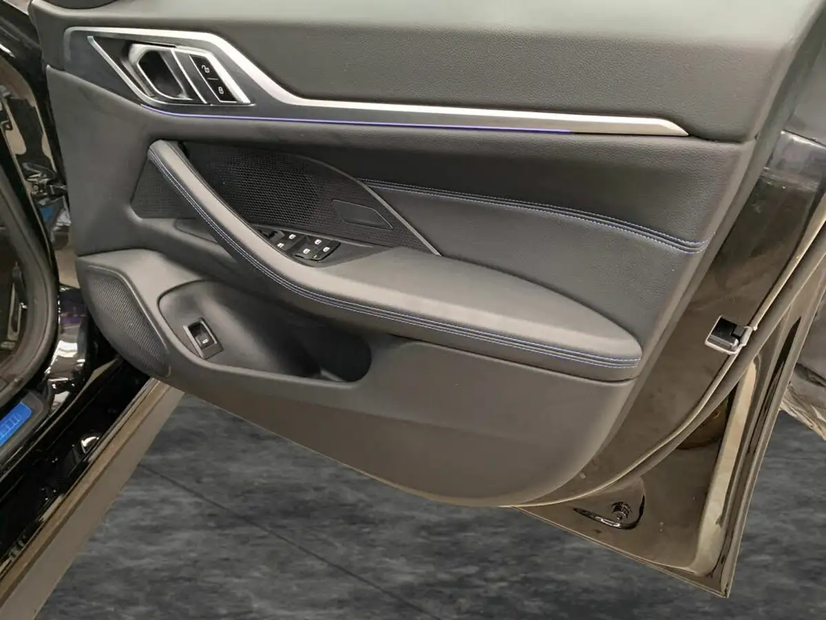 2022-bmw-i4-e-edrive40-m-sport-big-28
