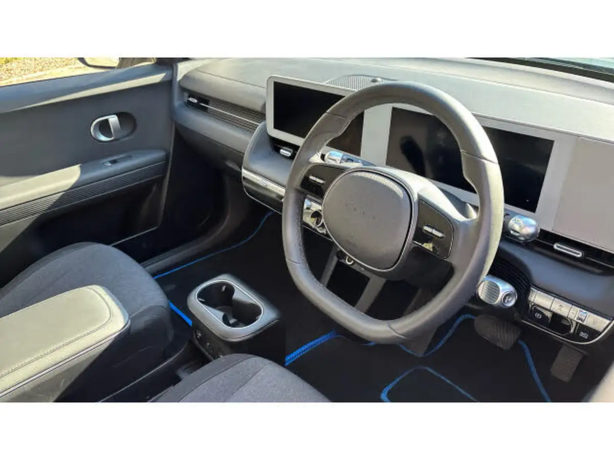 2024-hyundai-ioniq-5-e-se-connect-big-10