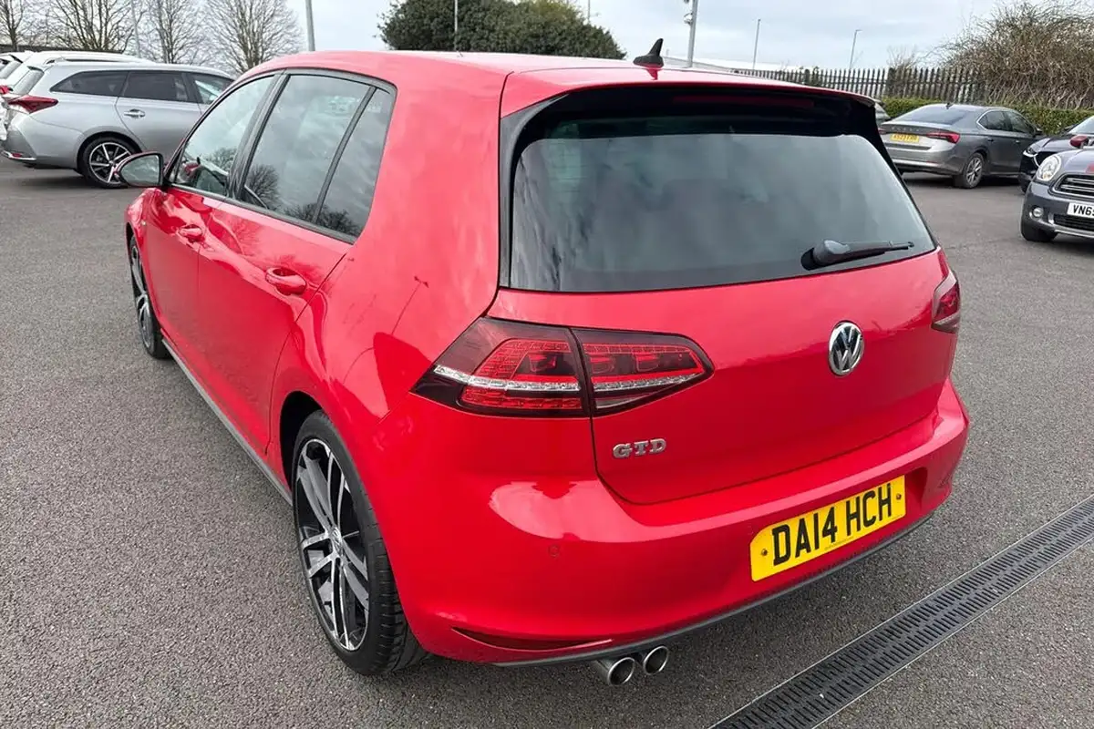 2014-volkswagen-golf-20tdi-gtd-5d-dsg-big-6