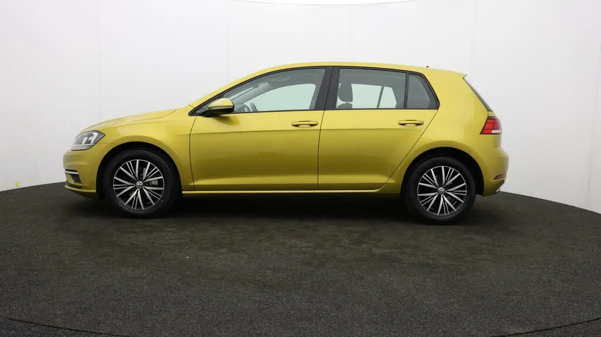 2018-volkswagen-golf-20tdi-se-nav-bmtss-hatchback-5d-dsg-big-3