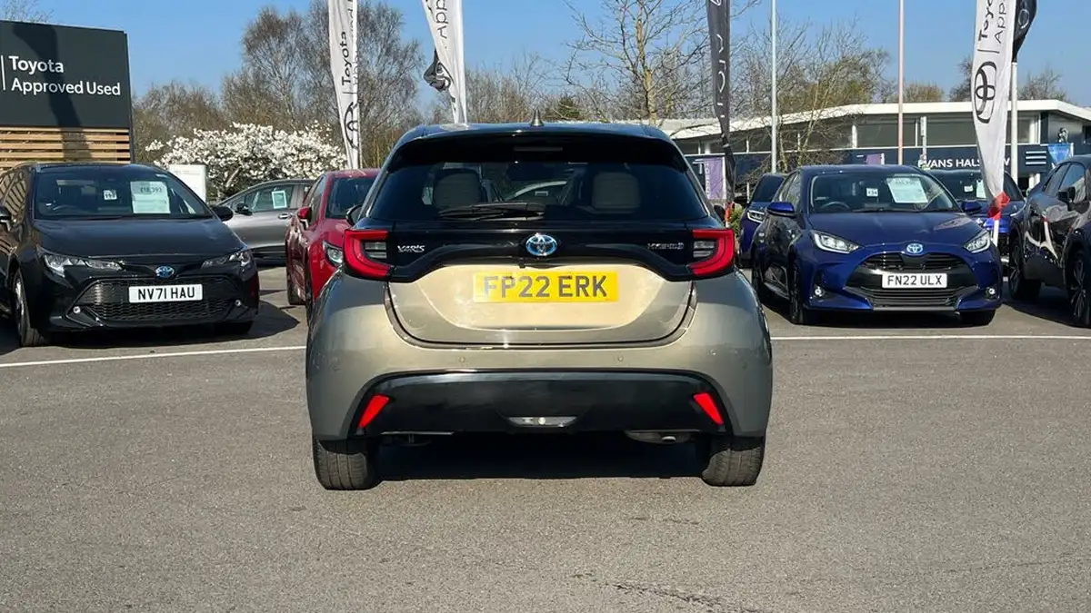 2022-toyota-yaris-cross-15-vvt-i-excel-city-packpan-roof-big-18