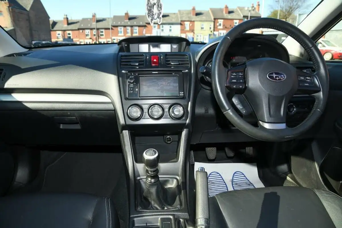 2012-subaru-xv-20td-se-lux-premium-big-23